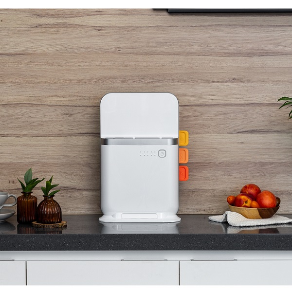 White color to bright the kitchen