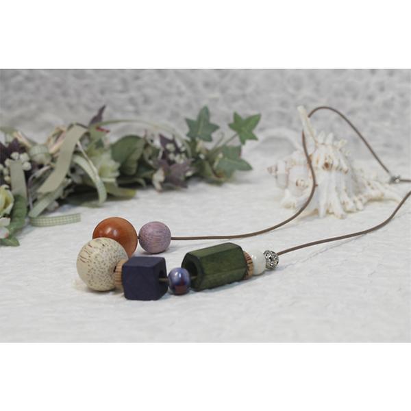 Modern Wood Orange Neckla