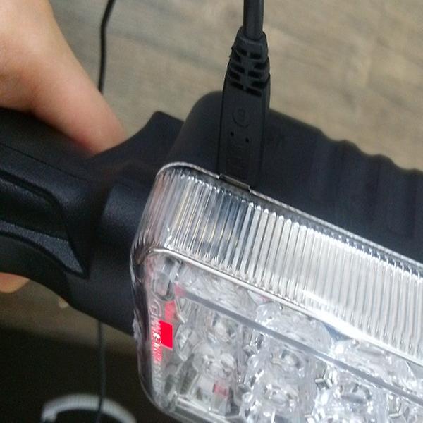 Rechargeable hand lamp