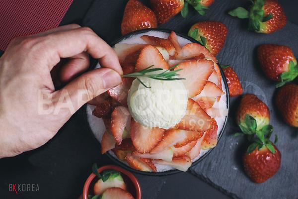 Strawberry Bingsu
