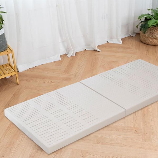 The latex features hundre