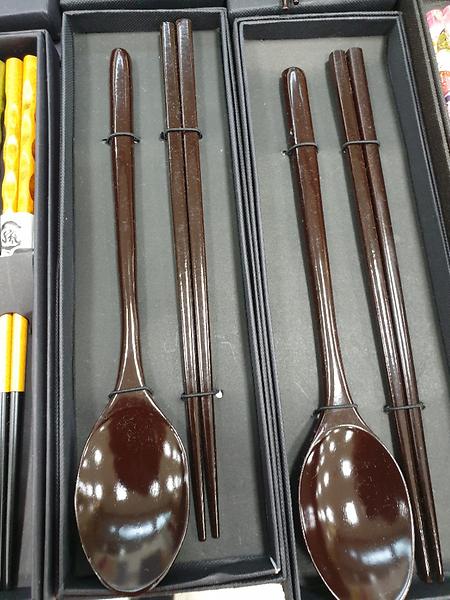 varnished wooden cutlery