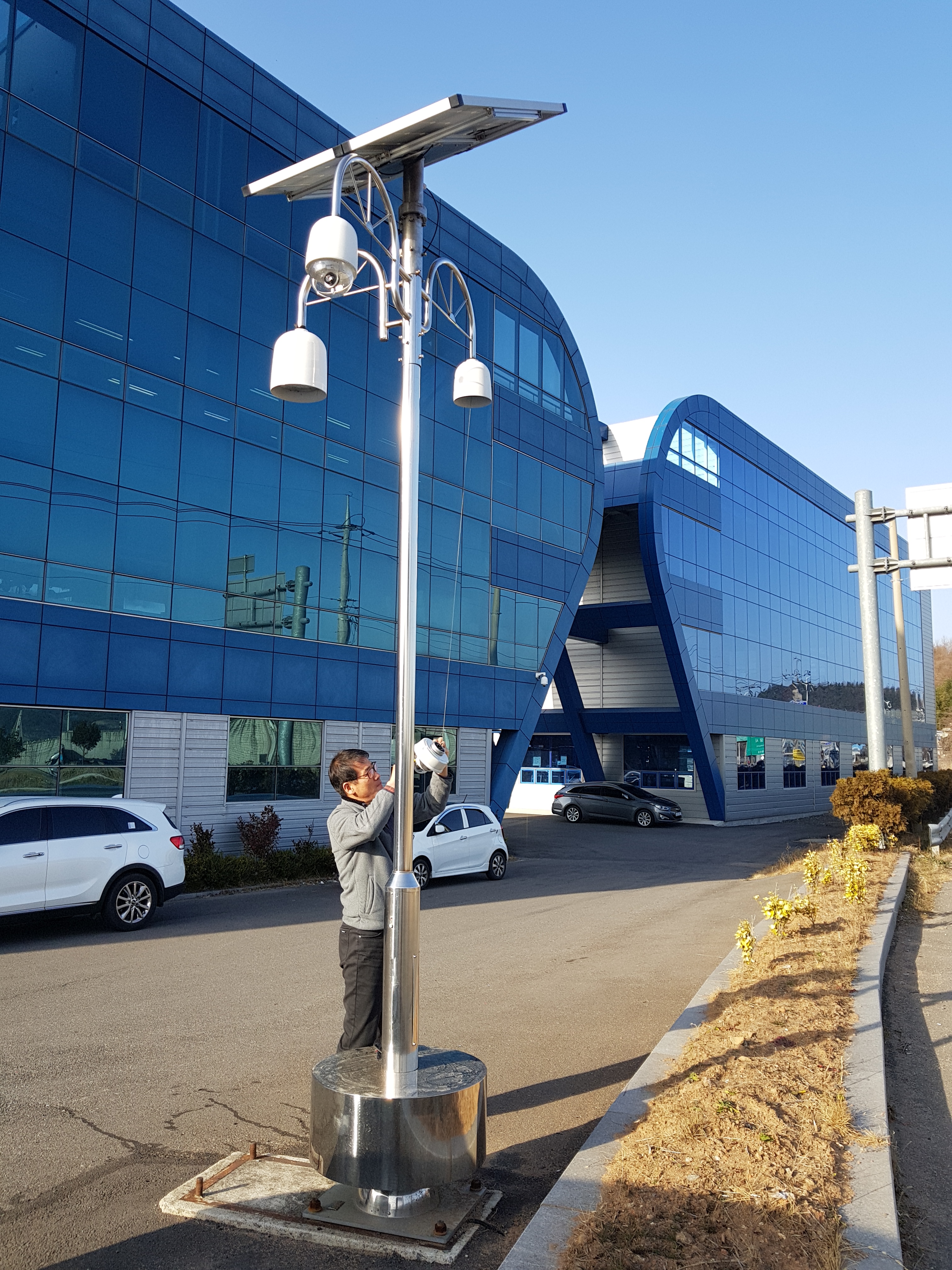 CCTV Lifter with Solare Pole system