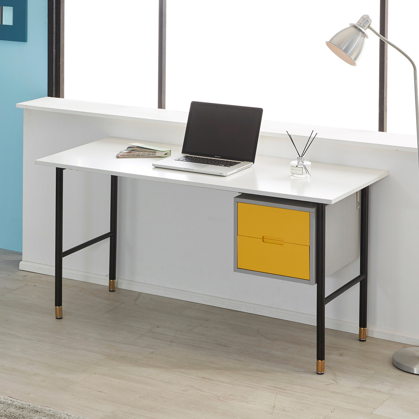 SSD 002 Circle Frame Desk