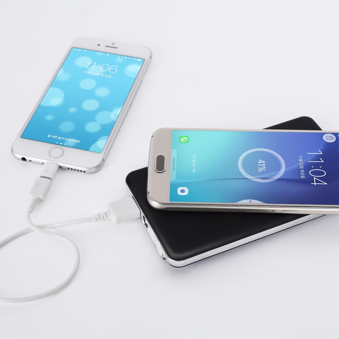 Smartphone Charger with Fast Wired and Wireless Options