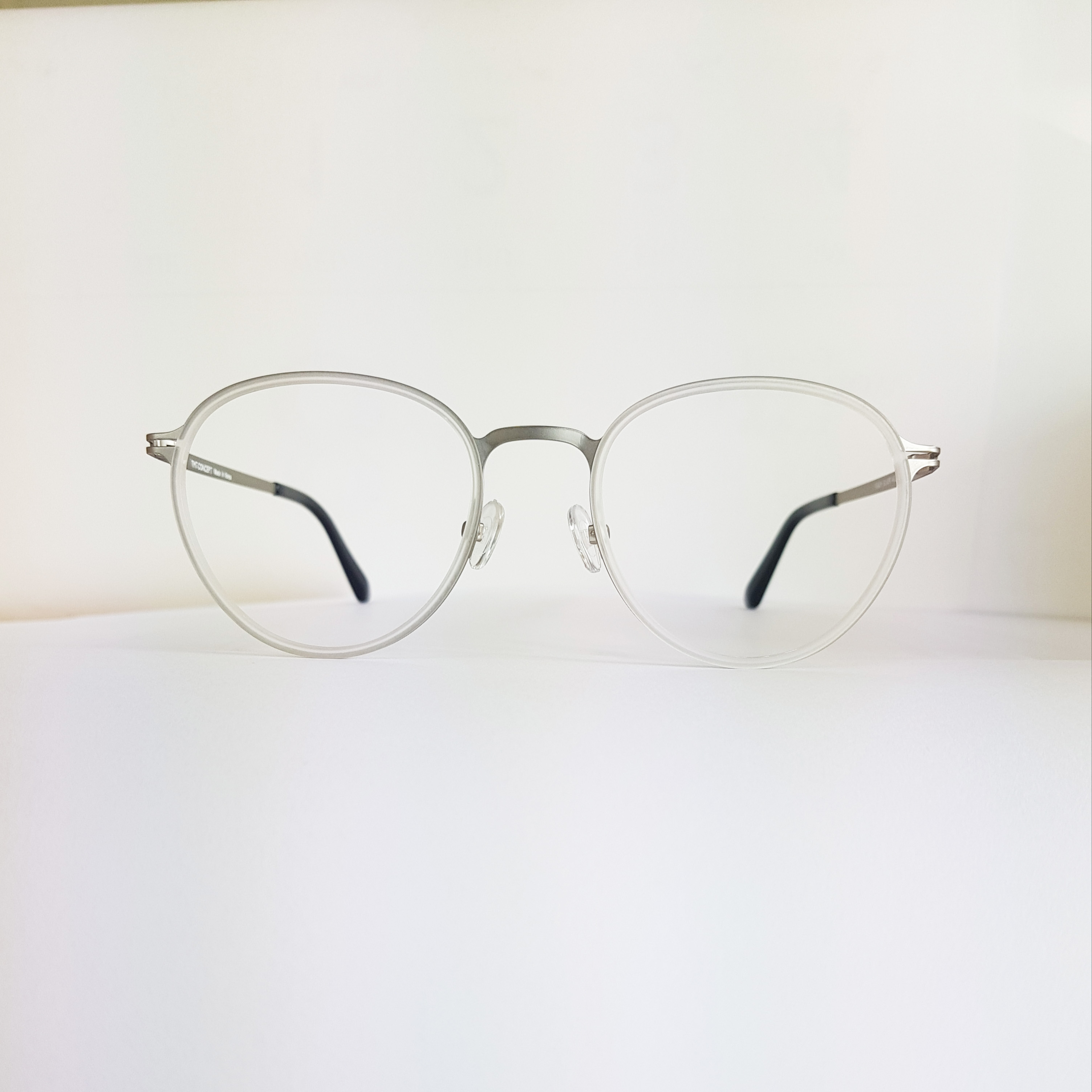 made of thin stainless steel with tr90 groove