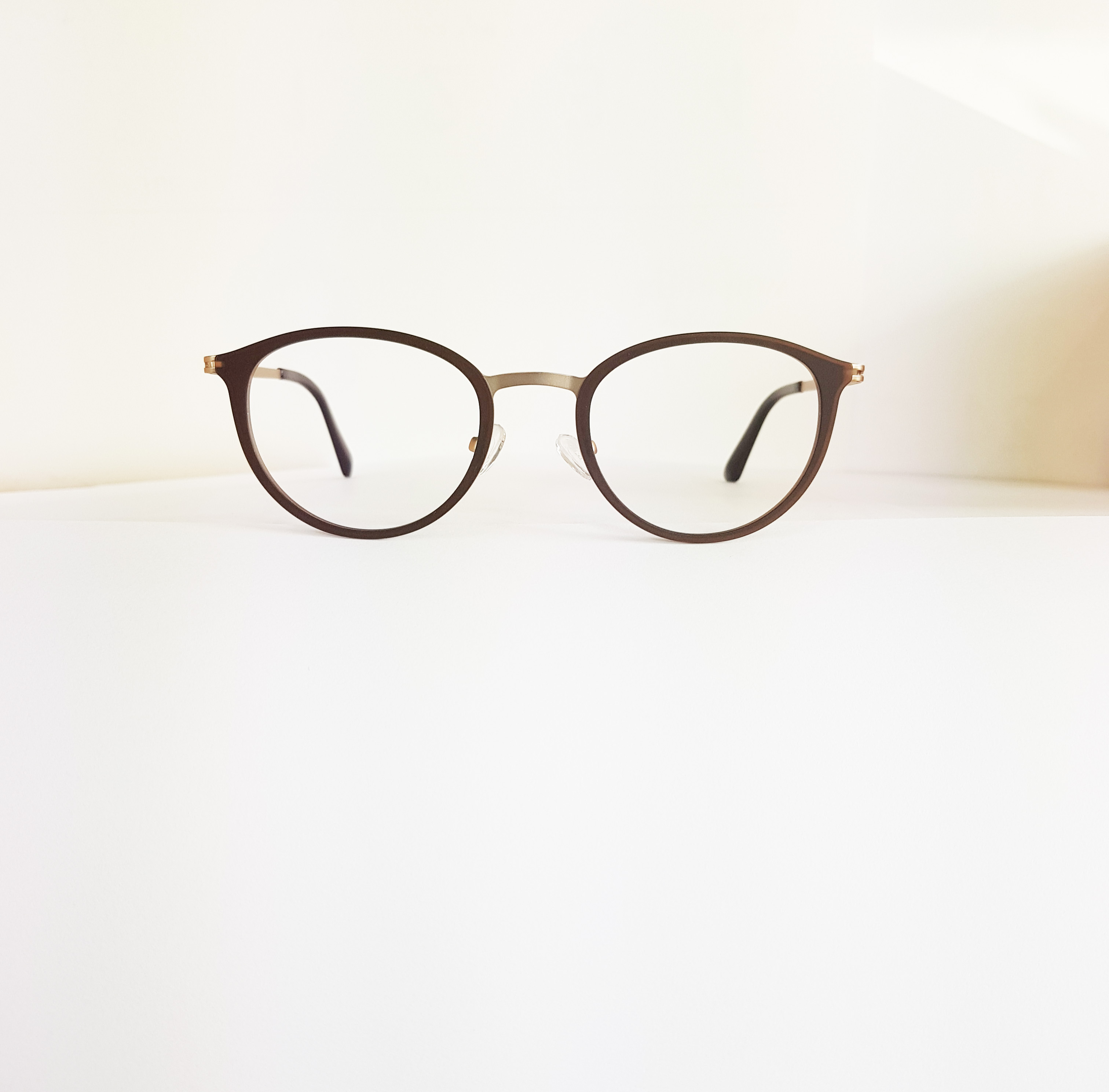 made of thin stainless steel with tr90 groove