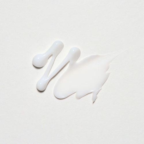 Comforting cream. Sheer, moist, and matte finish.