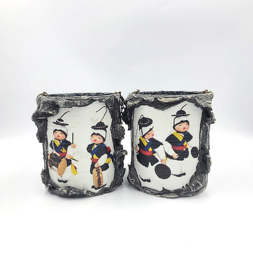 Interior accessories using household waste