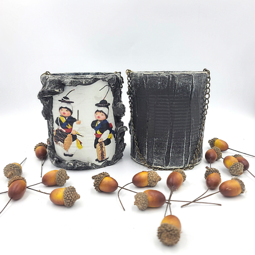 Interior accessories using household waste