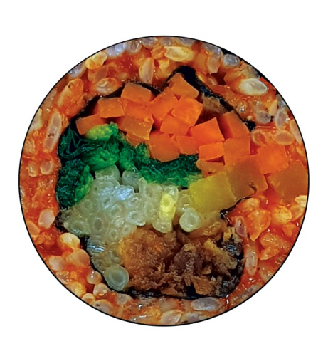 Kimbap made with red pepper paste and vegetables