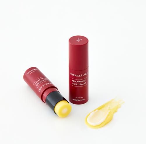 It reduces wrinkles and melanin production