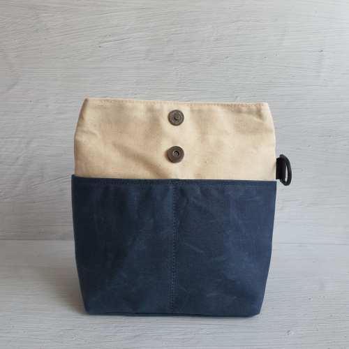 back with separated 2 pockets