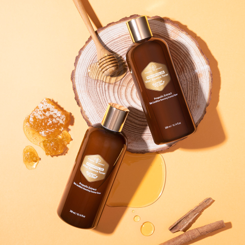 Synergistic effect of propolis and vitamin C for healthy skin texture