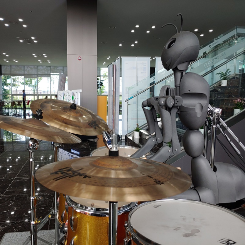 Robot Drummer ANT seen from the side
