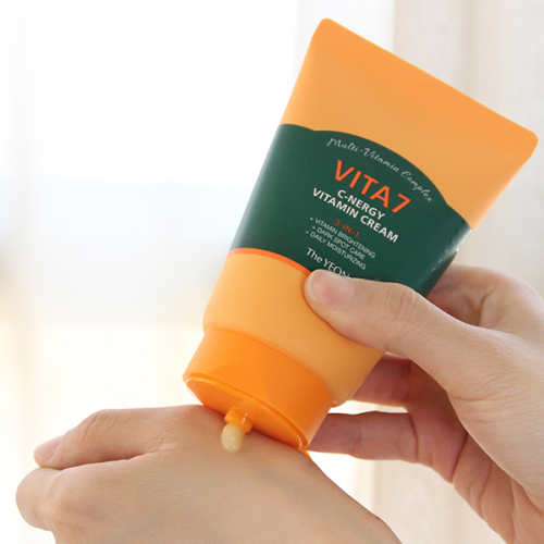 Hydrates and brightens the skin effectively