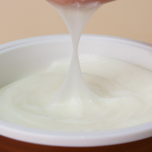 Viscous formulation that forms a moisture barrier
