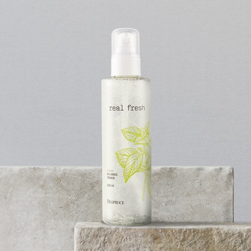 A vegan toner with a transparent and watery gel
