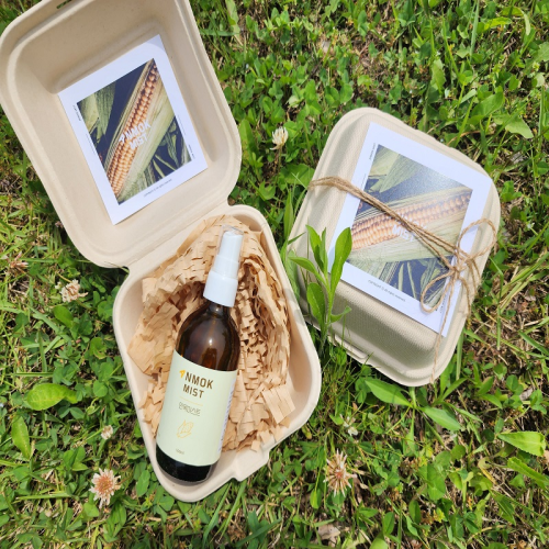 The moisture mist using corn husk extracts