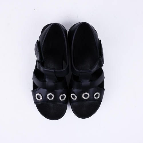 Rotating shoes that give you exercise just by walk