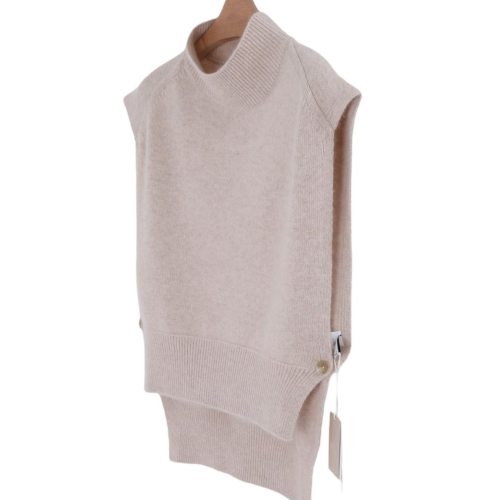 the sleeveless sweater with a collar and a pocket in the front