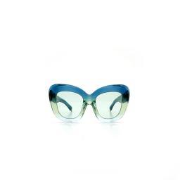 Volume1 is a Cats Eye-style stylish pair of sunglasses.