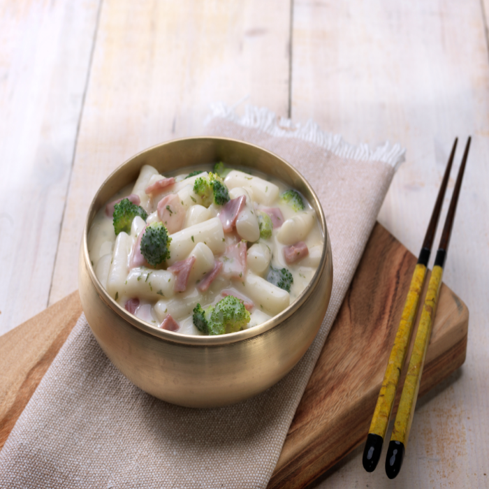 Product type : Rice cake
Product weight : 140g ( Rice cake 120g, Sauce 20g)
Packaging :Sauce,Rice cake (inside) – PE /(out)-Paper