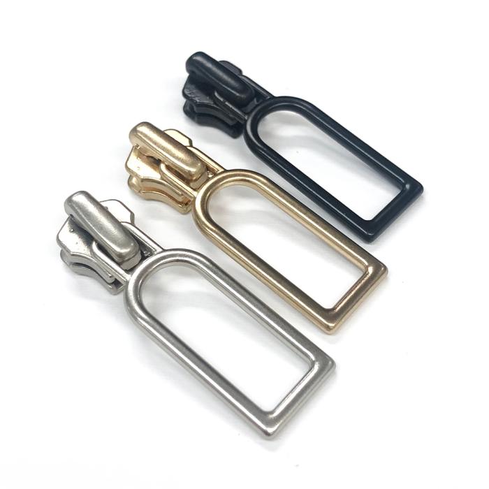 We have a license from the only Italian LAMPO company in Korea, and we sell it to several companies in Korea.
We handle not only LAMPO zippers but also various brands of zippers, and we can provide all the colors and types you want.
