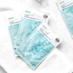 moisturizes dry skin and helps manage pores with the adhesion moisture care of moisturizing essence containing hyaluronic acid, making the skin clear and shiny.