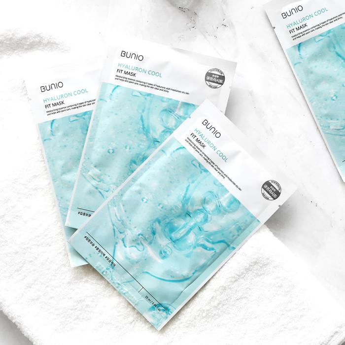 moisturizes dry skin and helps manage pores with the adhesion moisture care of moisturizing essence containing hyaluronic acid, making the skin clear and shiny.