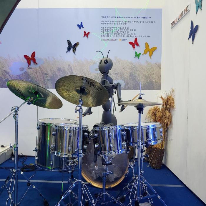 Performance at 2022 RoboWorld