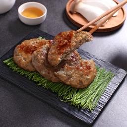 Tteok-galbi is handmade and you can taste it as it is made at home!
Handmade tteok-galbi is more savory with Korean beef in it, and the oil is drained due to the first grill of the oven