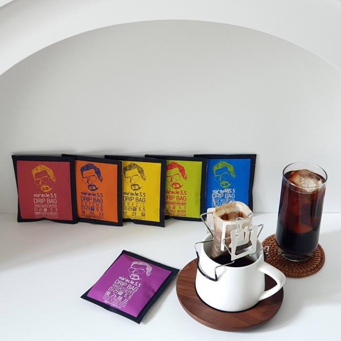 You can brew hand drip coffee instantly with warm or iced coffee.