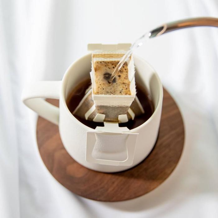 This is a drip bag coffee that you can easily drink by hand dripping with just warm water.