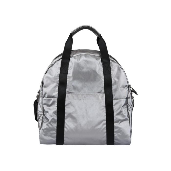 This is Tab N Shift’s tote/Boston bags made by processing eco-friendly high-density Tyvek fabric  .The point of this product is ample storage, and it comes with an adjustable strap that can be worn as a shoulder or crossbody. This item is perfect for luggage, travel and gym.