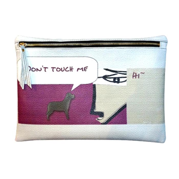 Art products filled with art are rare and
Pouch women's fashion bag incorporated into a popular product
Concise and simple with the author's illustration design
An interesting pattern with implicit meaning.