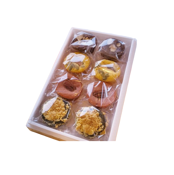 Uiryeong Rice Bread 'Red Bean Paste' has whole red bean in it. It has four different flavors: mugwort, beet, sweet pumpkin, and dark chocolate.