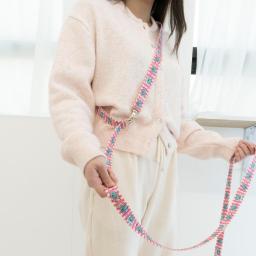 2.8M in length is the length that makes dogs and dogs comfortable. You can freely adjust the length by inserting an adjustable aperture in the middle. You can cross and tie the rope around your waist or shoulders, so you can take a walk with both hands. Enjoy a smart walk.