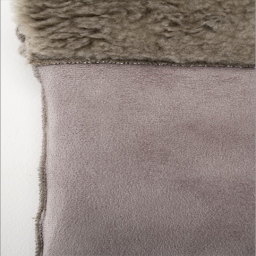 - Use of core-spun thread for the entire bag
- Tricot suede lining