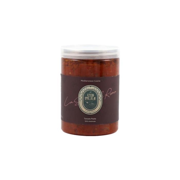 a jar with a black lid and a brown label that reads "La Dolce Vita"