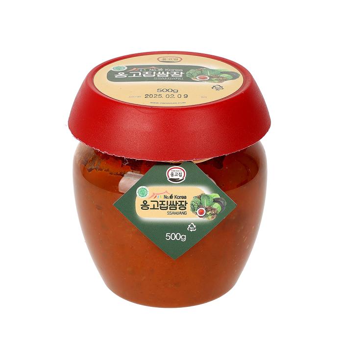 a jar of tomato sauce and a label