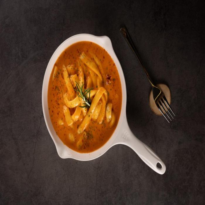 Korean spicy, creamy, and soft Yukgeori  rose tteokboki