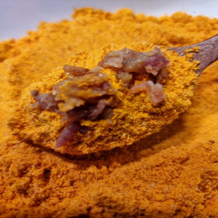 The spicyness of Korean red pepper powder and the savory milk powder of bacon is fantastic seasoning