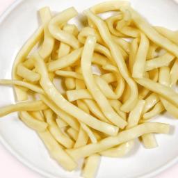 The middle of the rice cake and the noodle is chewy