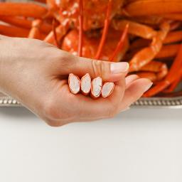 Only red crabs with a yield rate over 80% are used.