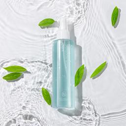 Skin is left deeply hydrated, with a youthful glow.