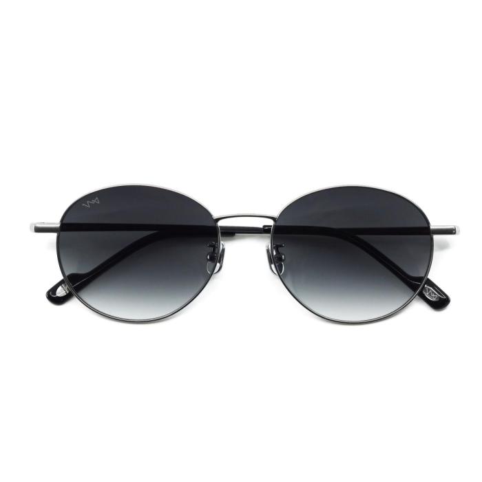 black round sunglasses