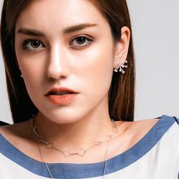 The Fireworks collection was created to celebrate and bless the simple pleasures in life. 
The collection is designed to resemble the shape of a bursting firework.
These earrings are elegant and luxurious, with a mix of small pearls.
