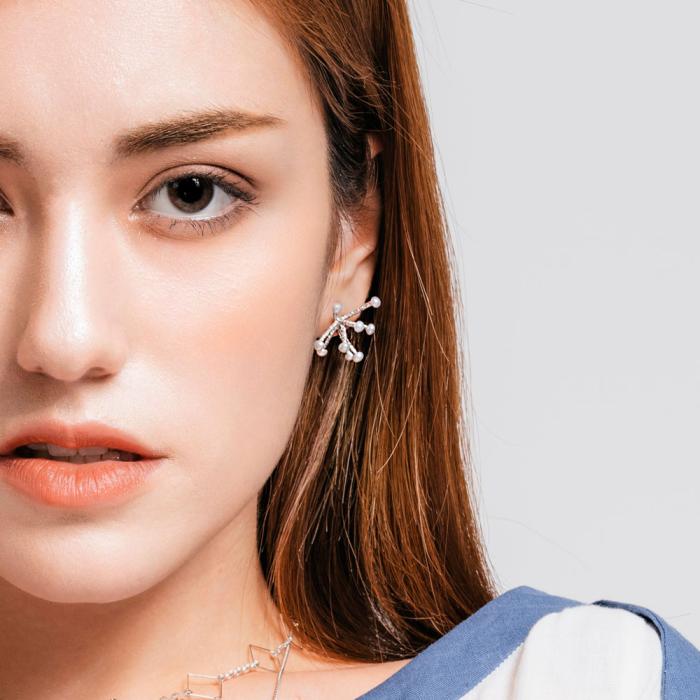The Fireworks collection was created to celebrate and bless the simple pleasures in life. 
The collection is designed to resemble the shape of a bursting firework.
These earrings are elegant and luxurious, with a mix of small pearls.