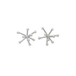 The Fireworks collection was created to celebrate and bless the simple pleasures in life. 
The collection is designed to resemble the shape of a bursting firework.
These earrings are elegant and luxurious, with a mix of small pearls.